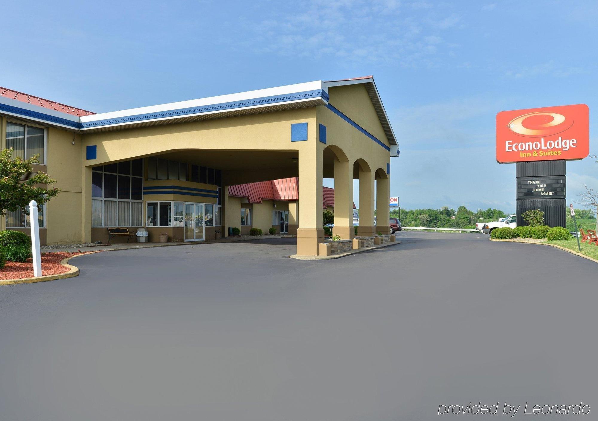 Econo Lodge Inn & Suites Triadelphia - Wheeling Exterior foto