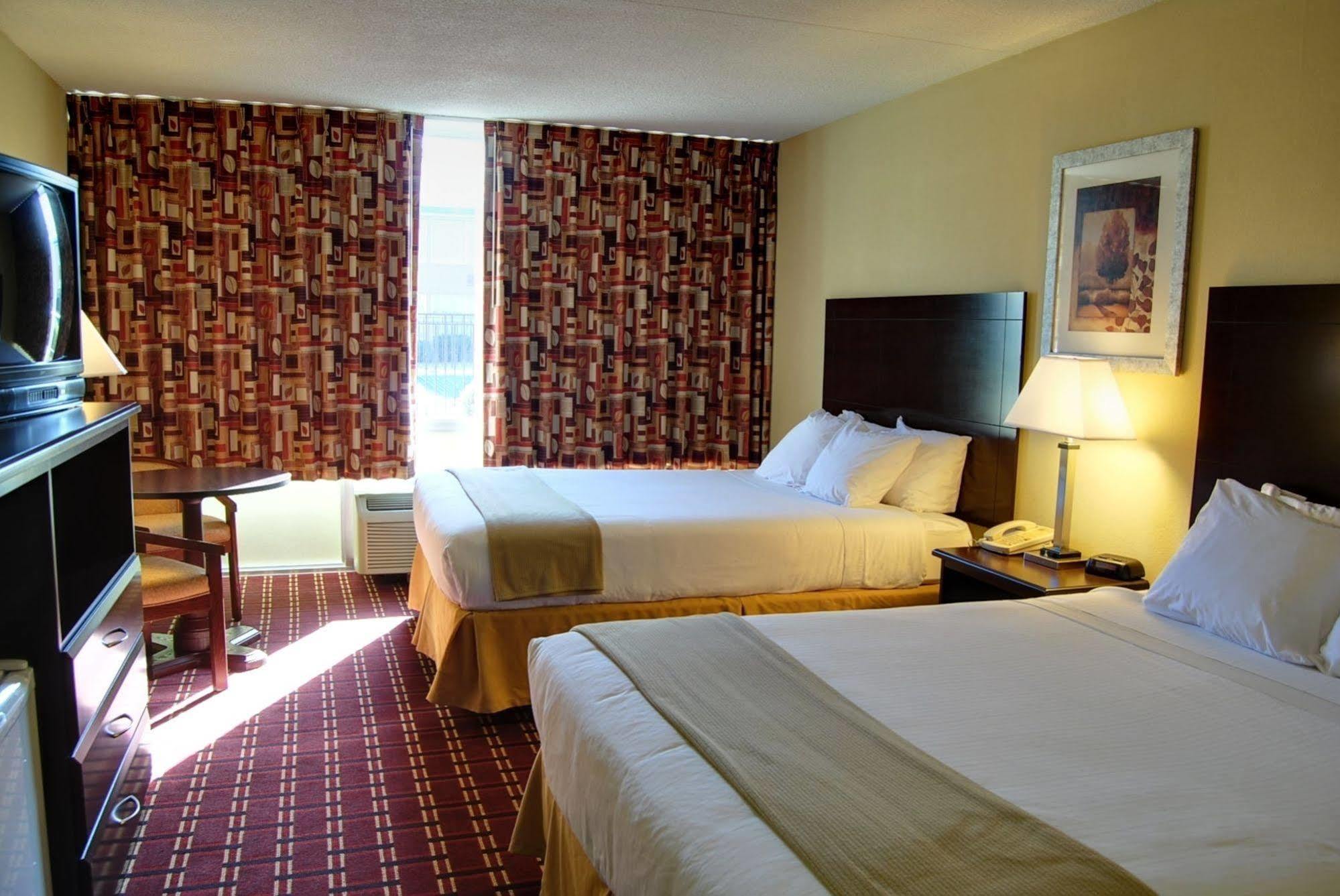 Econo Lodge Inn & Suites Triadelphia - Wheeling Exterior foto